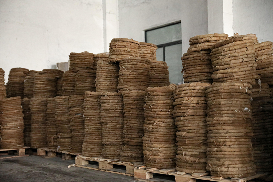 Small roll package for exporting
